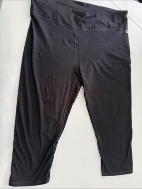 Fabletics Black High-Waist Capri Leggings 1X